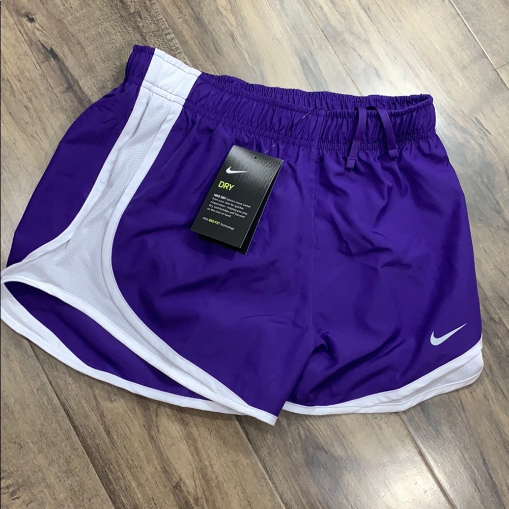 NIKE Women’s running shorts with Dri-Fit Technolog - Picture 11 of 15